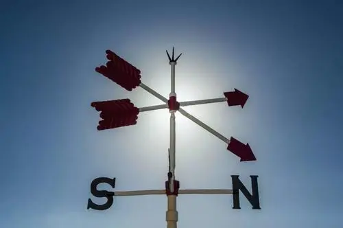 国务院关于进一步压减工业产品生产许可证 管理目录和简化审批程序的决定